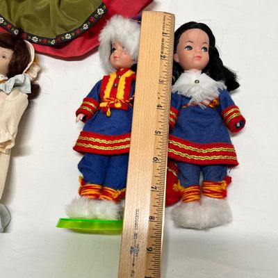 Lot 345 World Dolls