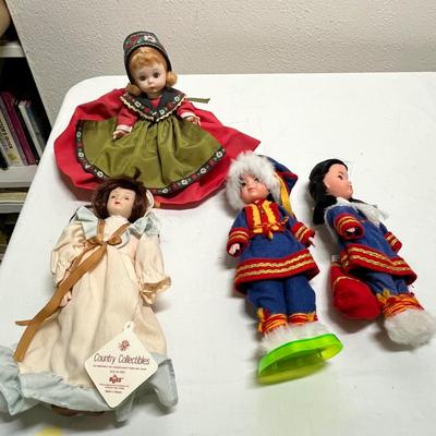 Lot 345 World Dolls