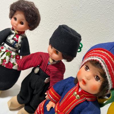 Lot 346 World Dolls #2
