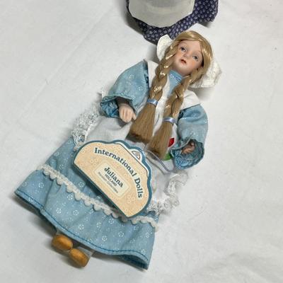 Lot 347 Lot of 4 dolls