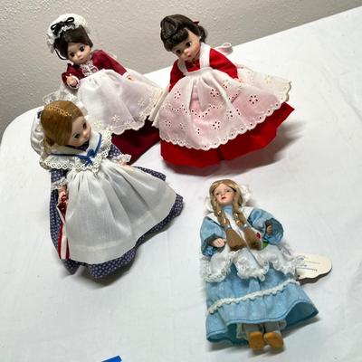 Lot 347 Lot of 4 dolls