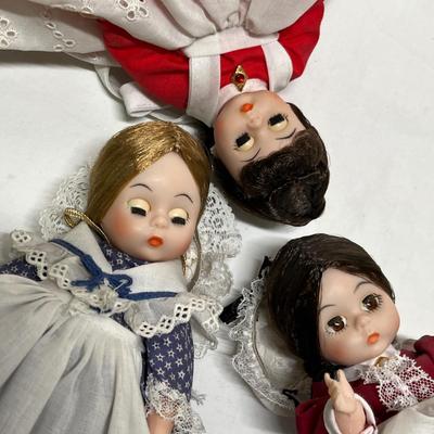 Lot 347 Lot of 4 dolls