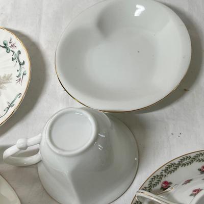 Lot 361 Cups & Saucers lot