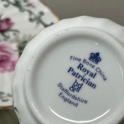 Lot 361 Cups & Saucers lot
