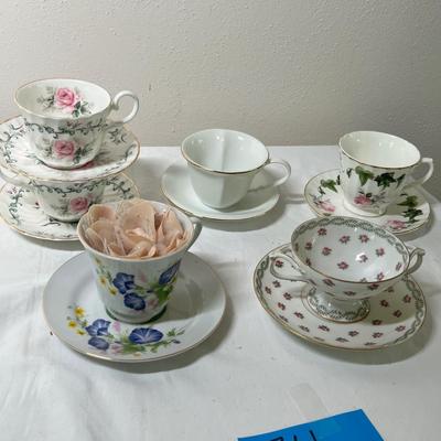Lot 361 Cups & Saucers lot