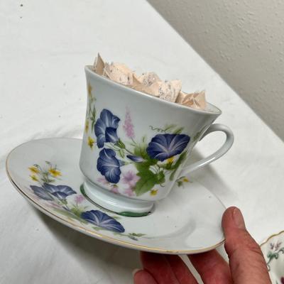 Lot 361 Cups & Saucers lot