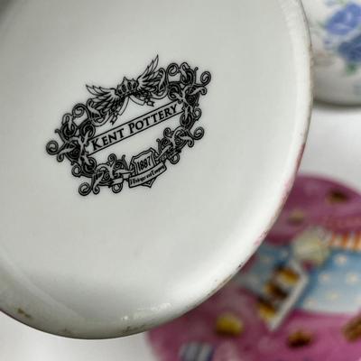 Lot 364 Mugs & Cream/sugar