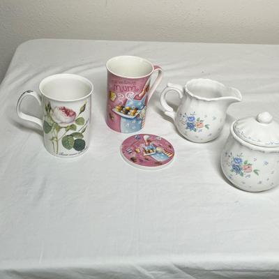 Lot 364 Mugs & Cream/sugar