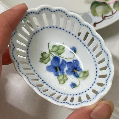 Lot 367 Trays & plates