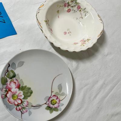 Lot 367 Trays & plates