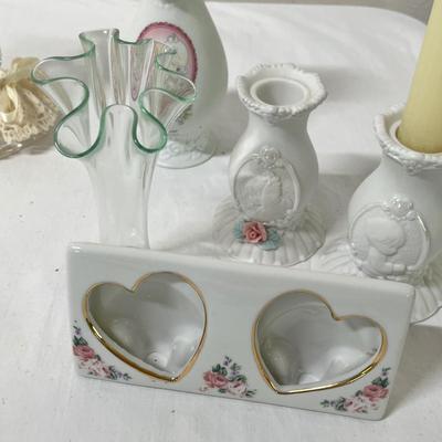 Lot 369 Decor lot vases & other
