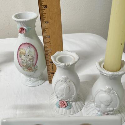 Lot 369 Decor lot vases & other