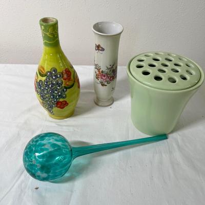 Lot 371 Asst Vases