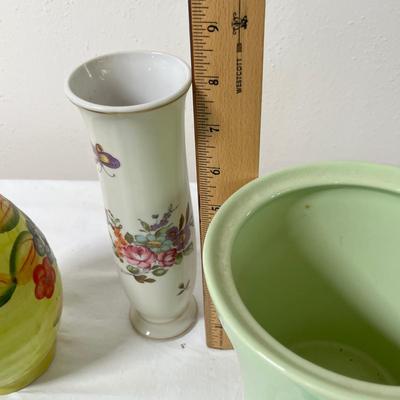 Lot 371 Asst Vases