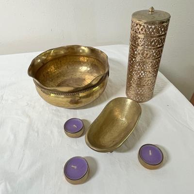 Lot 373 Brass lot