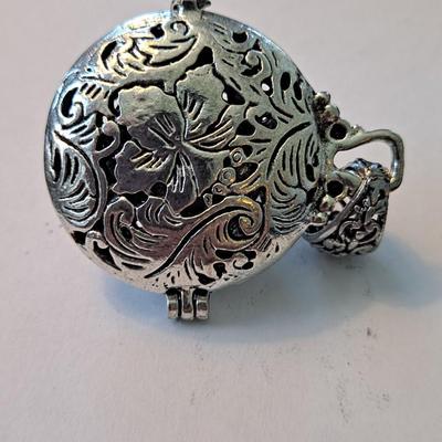 Fashion locket