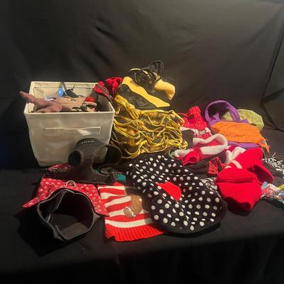 Pet Costumes, Collars & Leashes (D-MG)