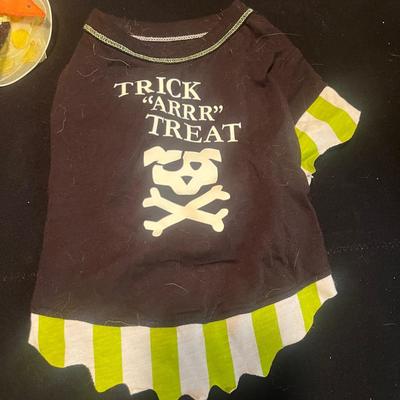 Pet Costumes, Collars & Leashes (D-MG)