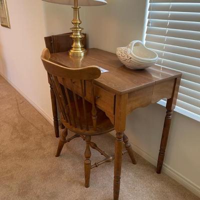 Sale Photo Thumbnail #13: Desk 