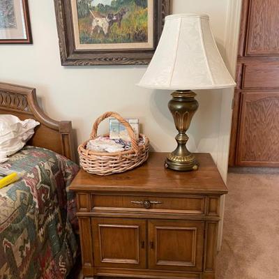Sale Photo Thumbnail #20: Side table and lamps 