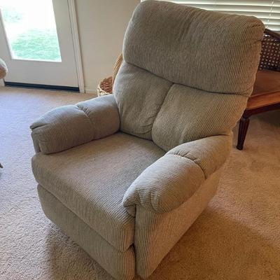 Sale Photo Thumbnail #23: Recliner 