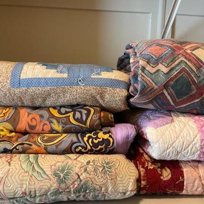 Sale Photo Thumbnail #56: Linens and quilts 
