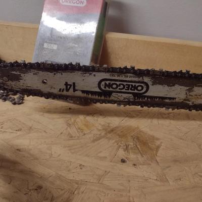 :Poulan 14" Gas Chainsaw with Accessories