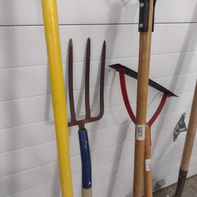 Nice Assortment of Garden Hand Tools Shovels, Racks, Etc