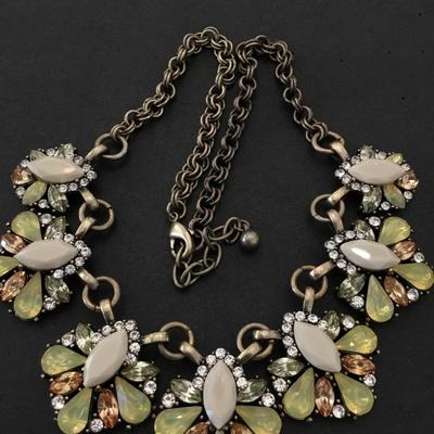 Beautiful very nice statement necklace
