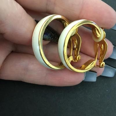 Beautiful, vintage, gold, toned, enamel hoop clip on earrings