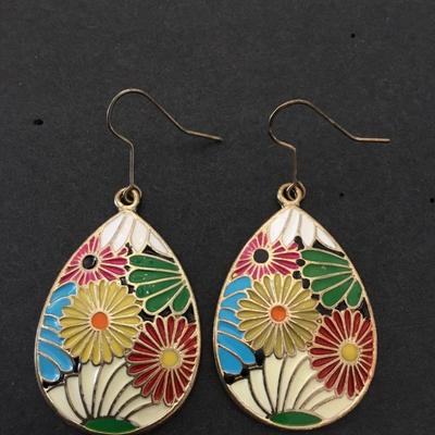 Cute vintage Daisy enamel tear drop earrings