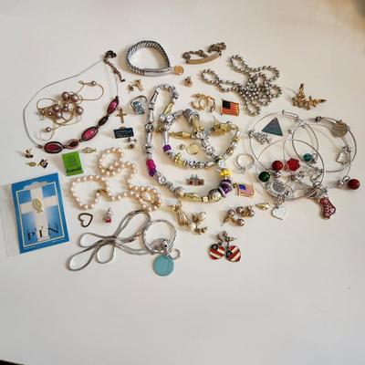 Sale Photo Thumbnail #199: This auction lot is for a Bag of Costume Jewelry.  This is a real mix of items found in a dresser drawer.  There are necklaces, earrings, pins, rings and other miscellaneous items - please see pictures.  Grab this deal quick.