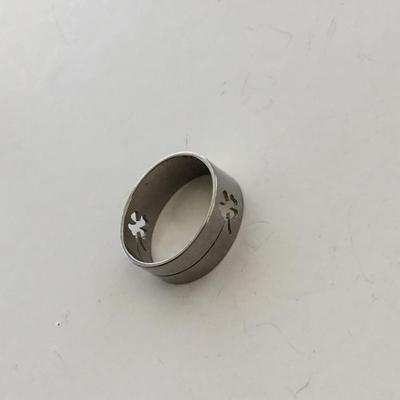 Unmarked shamrock fashion ring