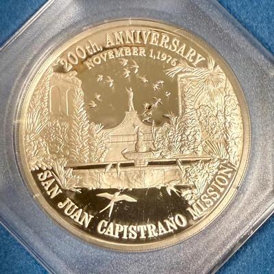 Sale Photo Thumbnail #388: SOLID STERLING SILVER medal, it comes in a preservation capsule. Minted by The Franklin Mint in 1976, Commemorating Father Junipero Serra and the 200th anniversary of San Juan Capistrano Mission (1776-1976). It measures 1.5 inches (39mm) and weighs 22 GRA