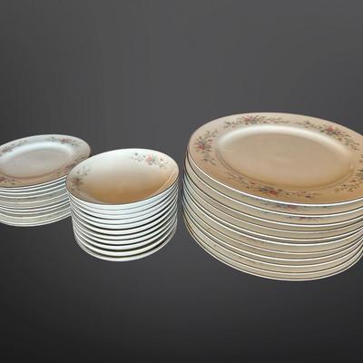 Florenteen “Fantasia” Fine China Japan – 12 Place Settings + Serving Pieces