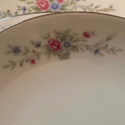 Florenteen “Fantasia” Fine China Japan – 12 Place Settings + Serving Pieces