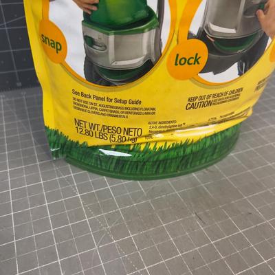 SCOTTS Weed & Feed 12 lb. bag