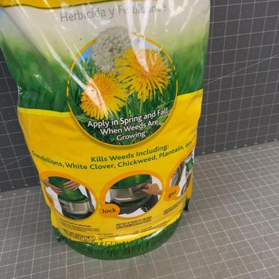 SCOTTS Weed & Feed 12 lb. bag