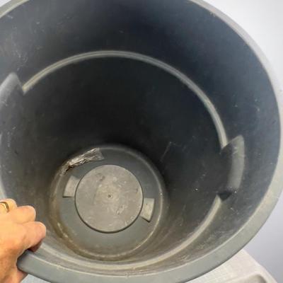 BIG ONE! BRUTE Garbage Can No Lid