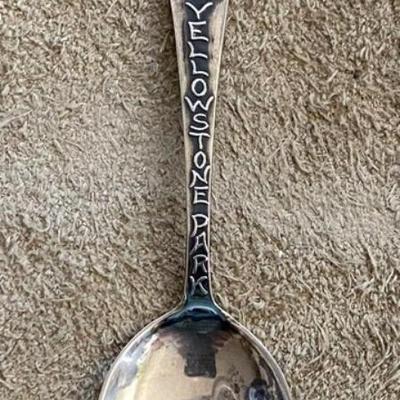 antique YELLOWSTONE PARK STERLING SILVER SOUVENIR SPOONantique YELLOWSTONE PARK STERLING SILVER SOUVENIR SPOON