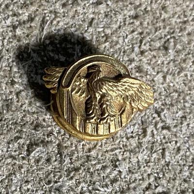 WWII US ARMY HONORABLE DISCHARGE RUPTURED DUCK LAPEL PIN 