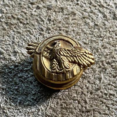 WWII US ARMY HONORABLE DISCHARGE RUPTURED DUCK LAPEL PIN 