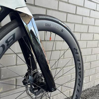 Trek Madone SLR 7 – SRAM Force eTap AXS (56 cm)