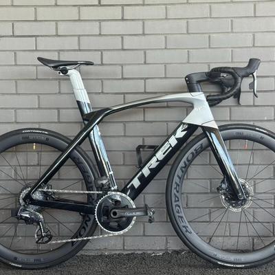 Trek Madone SLR 7 – SRAM Force eTap AXS (56 cm)
