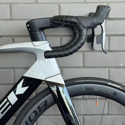 Trek Madone SLR 7 – SRAM Force eTap AXS (56 cm)