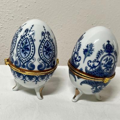 Lot 375 Blue & White egg boxes
