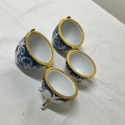 Lot 375 Blue & White egg boxes