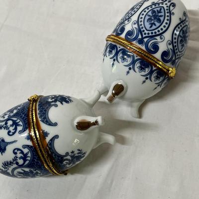 Lot 375 Blue & White egg boxes