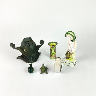 PR 177 Lot of Small Frogs & Animals Decor