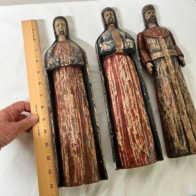 Lot 379 3 wise men figures